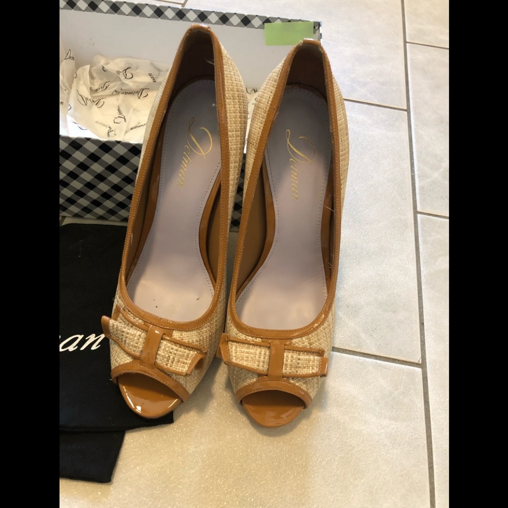 Delman size 9 open toe pump